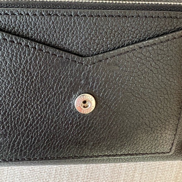 Louis Vuitton MyLockMe Compact Wallet - Picture 15 of 16